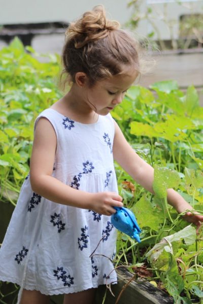 children gardening