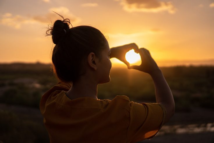 woman doing hand heart sign 1535244